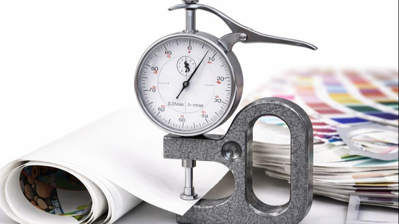 ĐỒNG HỒ ĐO ĐỘ DÀY – SAI SỐ TRONG PHÉP ĐO TIẾP XÚC VÀ VAI TRÒ CỦA HIỆU CHUẨN TRONG KIỂM SOÁT CHẤT LƯỢNG BAO BÌ